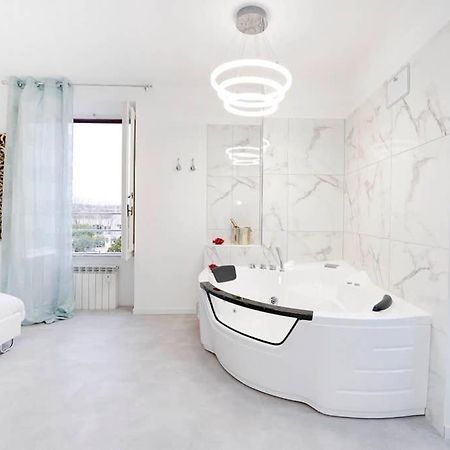 White Panoramic Jacuzzi Suite Trastevere - Top Collection Rome Extérieur photo