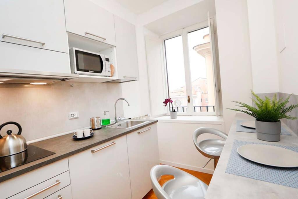 White Panoramic Jacuzzi Suite Trastevere - Top Collection Rome Extérieur photo