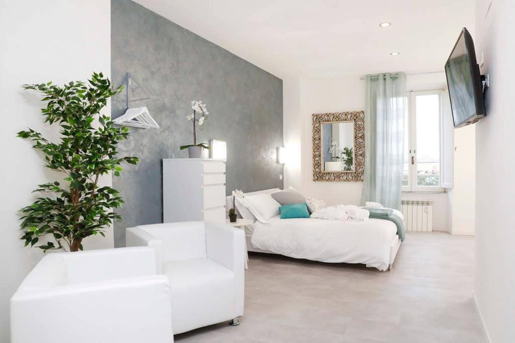 White Panoramic Jacuzzi Suite Trastevere - Top Collection Rome Extérieur photo